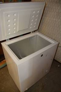 lot 965 image: GE Deep Freezer Model FCM5SKAWW