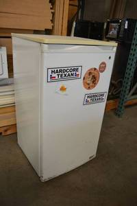 lot 963 image: Mid-Size GE Refrigerator Model TAX4DNYBWH