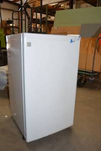 lot 961 image: GE Mid-Size Fridge Model SMR03BASAWW
