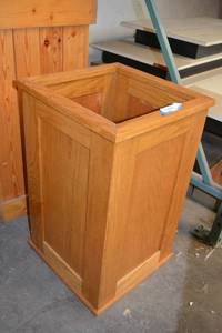 lot 942 image: Wooden Square Bin