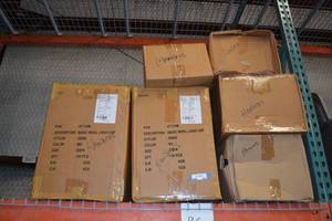 lot 941 image: Large Amount of Plastic Hangers