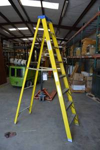 lot 1019 image: Yellow Werner 8Ft. Ladder