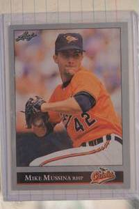 lot 1030 image: Mike Mussina RHP Orioles Trading Card