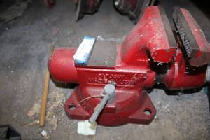 lot 909 image: 5-14 Jaw Vise Clamp
