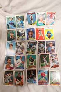 lot 1049 image: Baseball Cards, see pictures