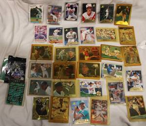 lot 1050 image: Baseball Cards, see pictures