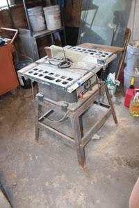 lot 4 image: 10 Table Saw by skilsaw on metal stand