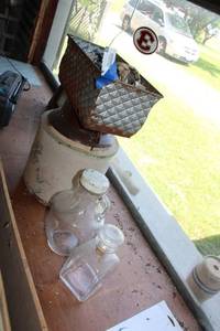 lot 9 image: Vintage glass, planter, Sonic window tray, Radio and more