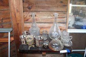 lot 17 image: Contents of shelf vintage glasses and more