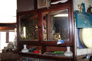 lot 26 image: Vintage cabinet and contents