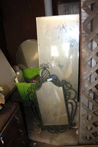 lot 51 image: Mirrors hanging Pineapple metal frame