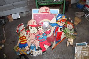 lot 70 image: Large Quantity of vintage Campbell soup kids display art