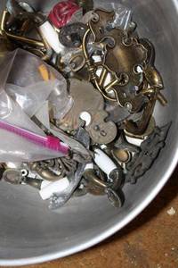 lot 95 image: Bucket of vintage dresser hardware and handles