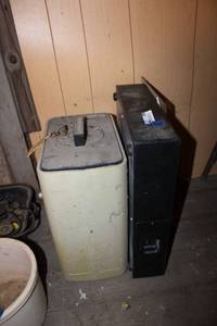lot 102 image: Cash register and sentry firebox with key