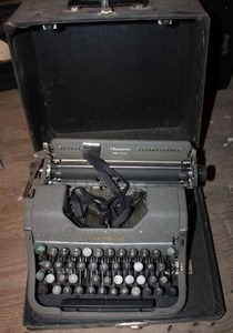 lot 103 image: Antique Typewriter