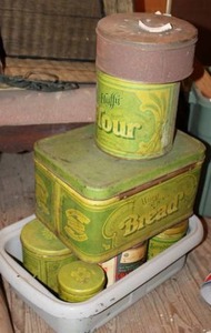 lot 109 image: Vintage tins