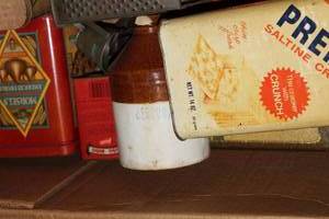 lot 114 image: Tins and more