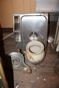 lot 117 image: Vintage pot, grinder and more