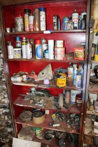 lot 125 image: Contents of shelving unit