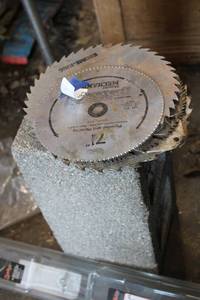 lot 183 image: Large quantity of saw blades 4- 714