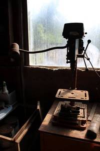 lot 148 image: Black and Decker Drill Press