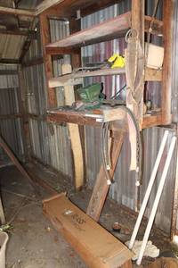 lot 157 image: Contents of shelf and corner, 4ft light bulbs and more