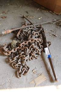 lot 160 image: Load locks, Chain and Tire Iron