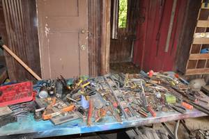lot 165 image: Contents of Table, large quantity of tools