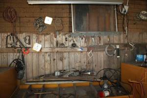 lot 174 image: Divider shelf and wall contents