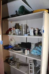 lot 186 image: Contents of Shelves