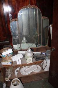lot 196 image: Antique Dresser mirror