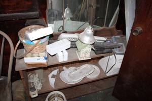 lot 197 image: Contents of shelves including ceramic molds