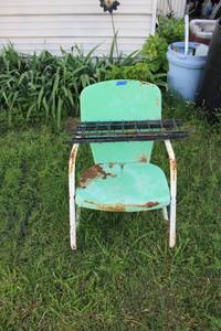 lot 282 image: Vintage metal patio chair