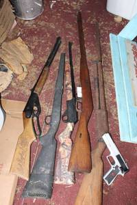 lot 3 image: Vintage gun parts, BB and Pellet Guns (One is Red Rider)