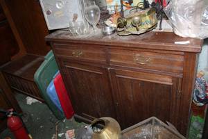 lot 188 image: Vintage buffet cabinet and contents