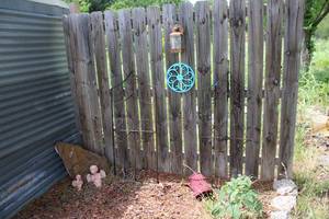 lot 287 image: Outdoor Garden Decorations, Trellis