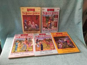 lot 79 image: Selection of 5 The Boxcar Children books