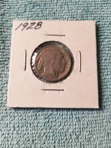 lot 28 image: 1928 Buffalo Nickel - carded