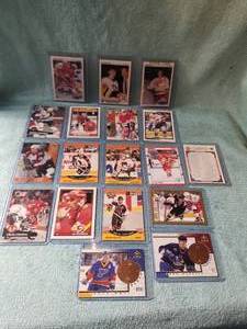 lot 139 image: Selection of Hockey cards