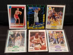 lot 214 image: Selection of 1991 NBA Hoops, 1990 Fleer, and 2021-22 Donruss basketball cards