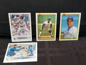 lot 266 image: Selection of 1990 Bowman and 2022 Topps baseball cards