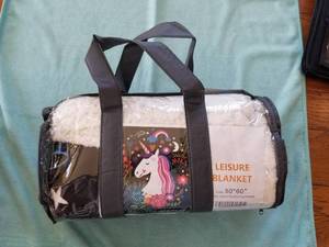 lot 121 image: Unicorn leisure blanket - 50 by 60 - new in package