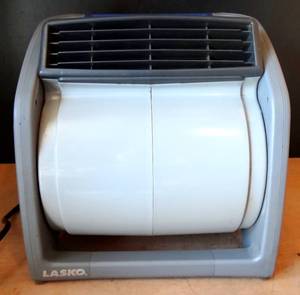lot 40 image: Lasko Max Performance Pivoting Utility Blower Fan - TESTEDWORKS $$$