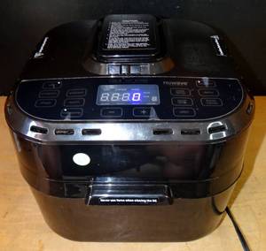 lot 67 image: NuWave Brio 10 qt. Digital Air Fryer - POWER TESTED GOOD - $$$