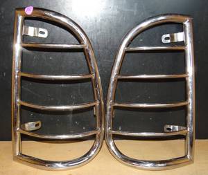 lot 106 image: NICE PAIR CHROME TRUCK TAIL LIGHT GUARDS - UNKNOWN MAKE