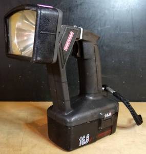 lot 123 image: Craftsman Work Light 16.8v Adjustable Head w1 Battery (NO CHARGER - UNTESTED)