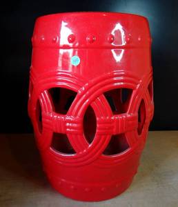 lot 144 image: BRIGHT RED POTTERY DISPLAY - SMALL CHIP (SEE PIC 4) 18 TALL