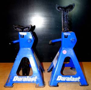 lot 160 image: DURALAST 2 TON CAR JACK PAIR
