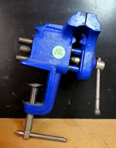 lot 186 image: PORTABLE IRWIN TABLE MOUNT ADJUSTABLE VICE - LIKE NEW