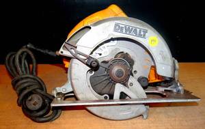 lot 194 image: DEWALT GENUINE NZ DWE575 CIRCULAR SAW 184MM (7 14) 1,600W - POWER TESTEDWORKS - $$$
